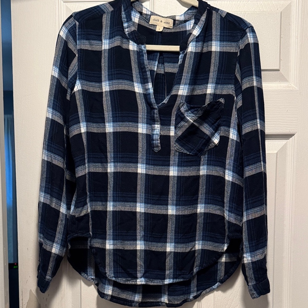 Cloth & Stone Navy and Cream Plaid Top